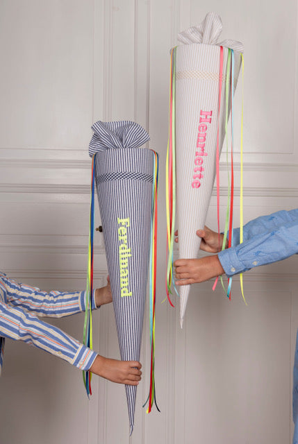 Schultüte VICHY STRIPES dunkelblau - bunte Bänder - personalisiert