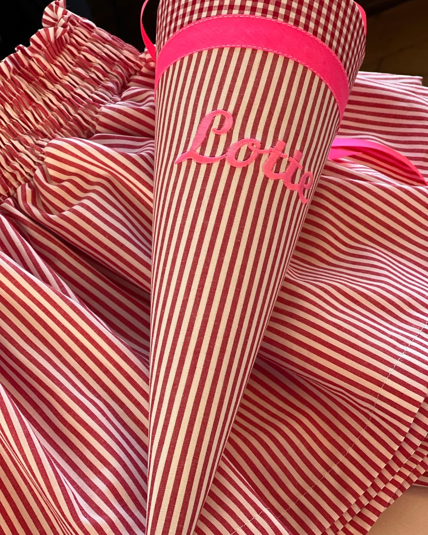 Schultüte VICHY STRIPES rot - ⚡NEON pink, personalisiert